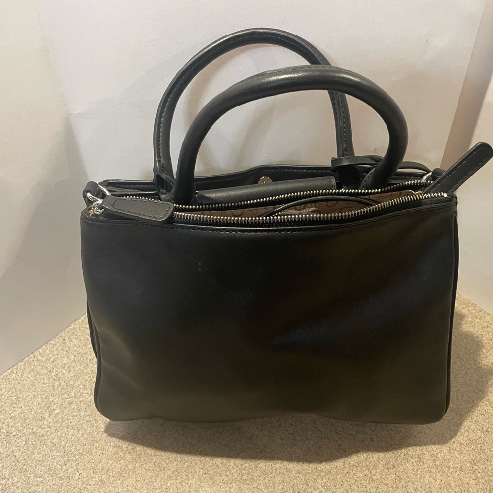 Guess Quilted Black Shoulder Bag - Picture 5 of 14